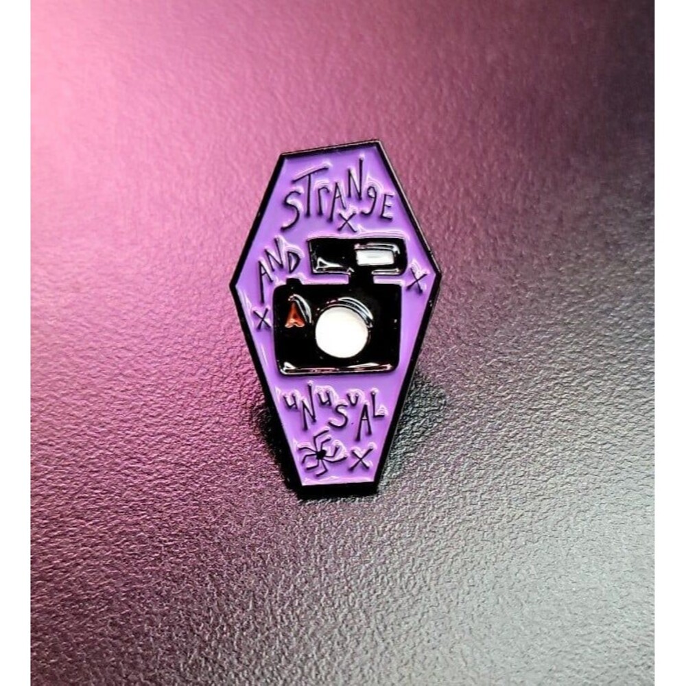 Beetlejuice strange and‎ unusual coffin enamel pin - Lydia Camera Coffin
